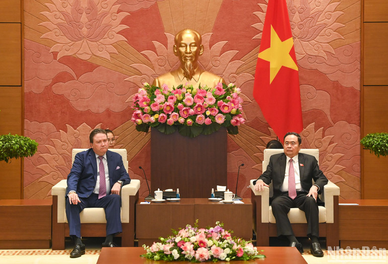 Chủ tịch Quốc hội Trần Thanh Mẫn và Đại sứ Hoa Kỳ tại Việt Nam Marc Knapper tại buổi tiếp. (Ảnh: DUY LINH) Chủ tịch Quốc hội Trần Thanh Mẫn và Đại sứ Hoa Kỳ tại Việt Nam Marc Knapper tại buổi tiếp. (Ảnh: DUY LINH)