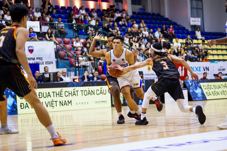 Ho Chi Minh City Wings nhanh chóng vươn lên dẫn trước trong hiệp 1. (Ảnh: VBA)