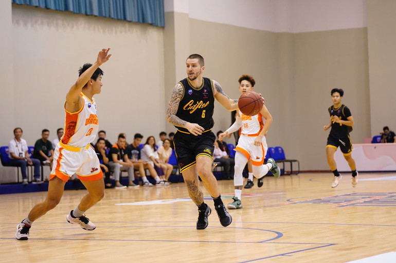 Dakota Zinser tỏa sáng giúp Cantho Catfish giành chiến thắng tiến vào bán kết. (Ảnh: VBA)