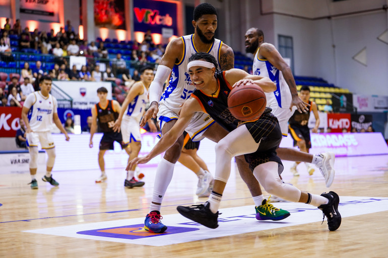 Sự nỗ lực của Bryan Nguyễn thôi thúc đồng đội chiến đấu. (Ảnh: VBA)