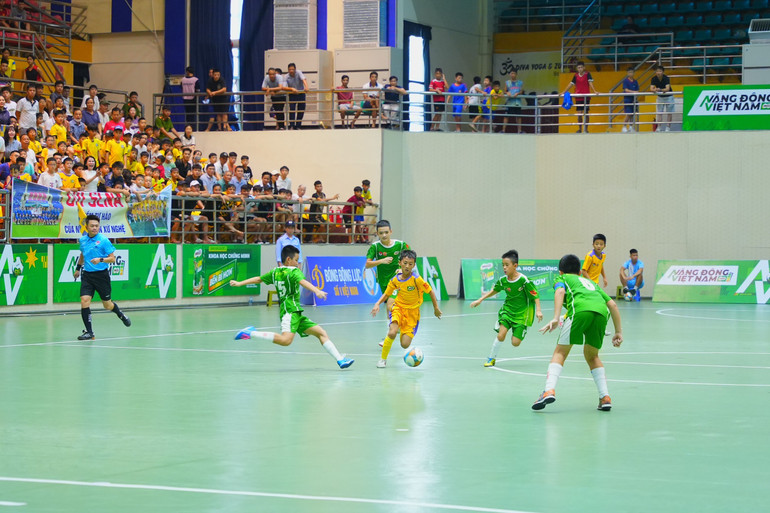 Trận đấu kịch tính giữa U11 Sông Lam Nghệ An và U11 Bắc Ninh.