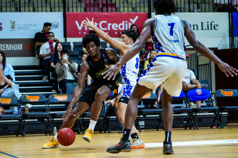 Jevonnie Scott chuộng tấn công khu vực bên hông hình thang. (Ảnh: VBA)