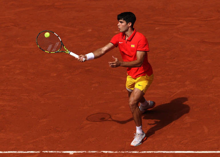 Dù cống hiến hết sức, Alcaraz không thể vượt qua tay vợt đàn anh. (Ảnh: Getty)