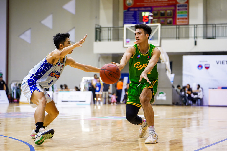 Nguyễn Tuấn Anh tỏa sáng ở đầu hiệp 4 giúp Cantho Catfish lấy lại lợi thế dẫn trước. (Ảnh: VBA)