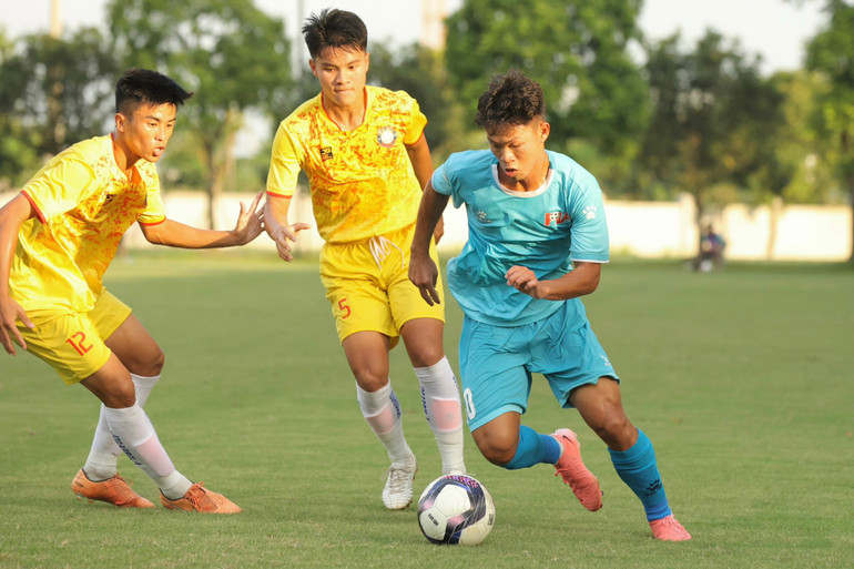 PVF thi đấu bùng nổ để dẫn trước 2-0. (Ảnh: VFF)