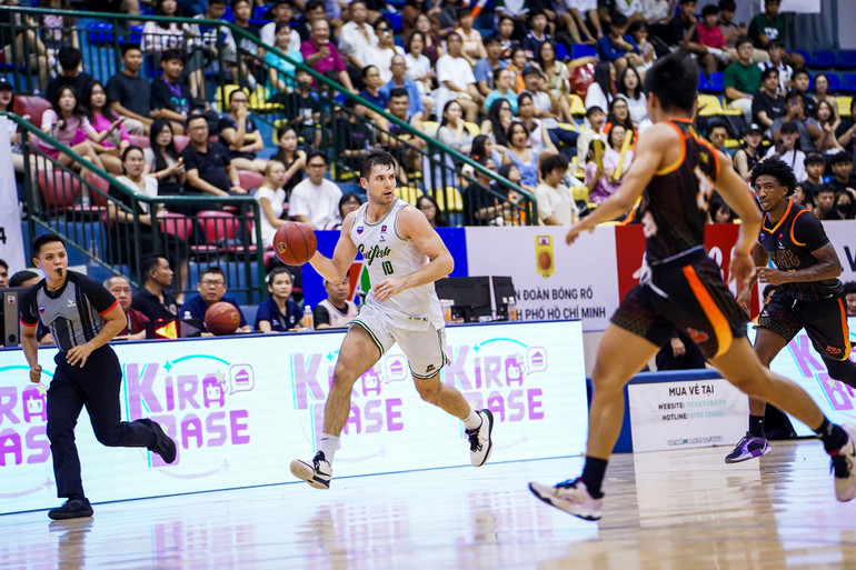 Yevgen Sakhniuk là đầu tàu trong các tình huống tấn công của Cantho Catfish. (Ảnh: VBA)