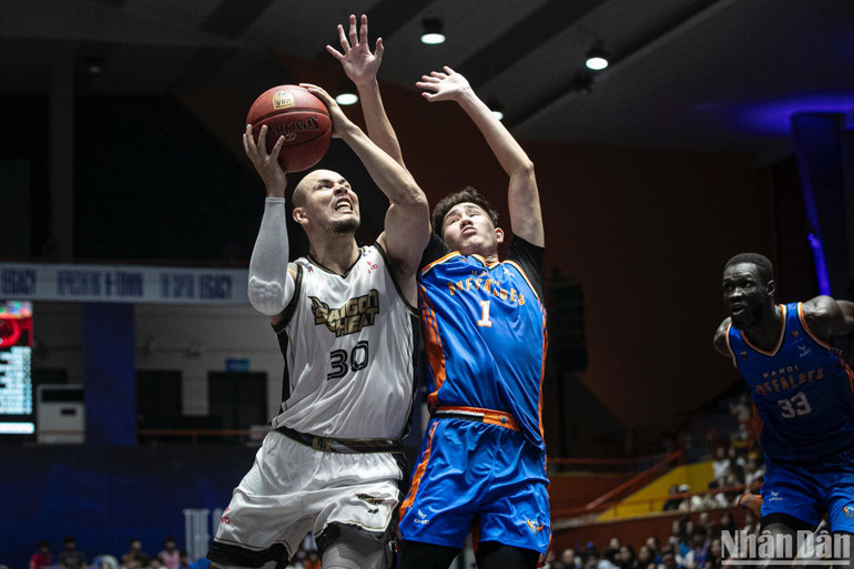 “Ông 30” triển khai nhiều miếng tấn công đa dạng. (Ảnh: SƠN TÙNG)