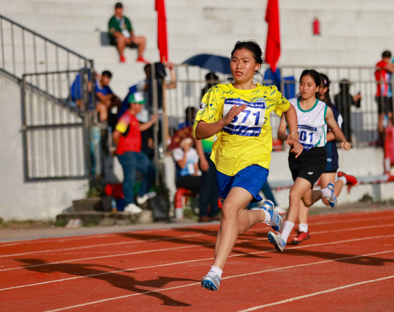 Đội Điền kinh Long An thi đấu rất thành công khi giành 6 Huy chương Vàng, 3 Huy chương Bạc và 2 Huy chương Đồng, đứng đầu toàn đoàn về số huy chương. Đội Điền kinh Long An thi đấu rất thành công khi giành 6 Huy chương Vàng, 3 Huy chương Bạc và 2 Huy chương Đồng, đứng đầu toàn đoàn về số huy chương.