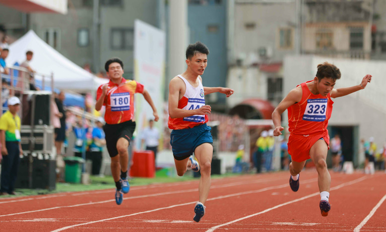 Xếp thứ 2 tại môn điền kinh là đoàn Hải Dương với 4 Huy chương Vàng, 1 Huy chương Bạc và 10 Huy chương Xếp thứ 2 tại môn điền kinh là đoàn Hải Dương với 4 Huy chương Vàng, 1 Huy chương Bạc và 10 Huy chương