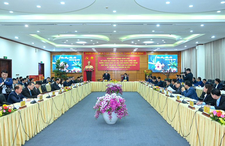 Quang cảnh buổi làm việc tại Trung tâm hội nghị tỉnh Lào Cai.