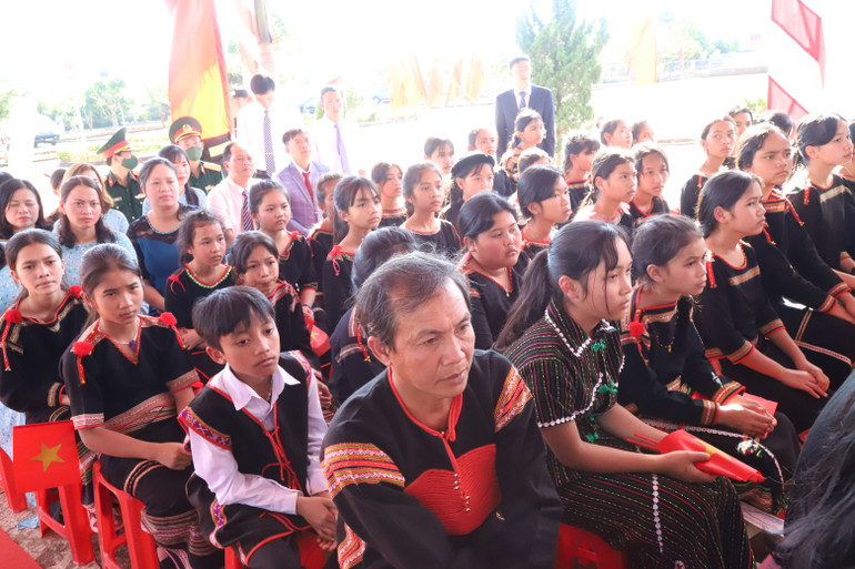 [Ảnh] Chủ tịch nước Nguyễn Xuân Phúc thăm, chúc Tết, tặng quà tại Đắk Lắk ảnh 13