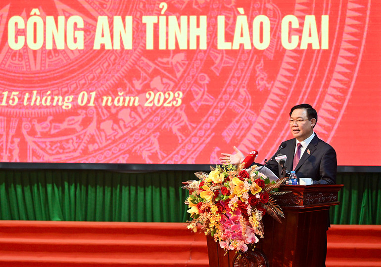 [Ảnh] Chủ tịch Quốc hội Vương Đình Huệ thăm, chúc Tết Đảng bộ, chính quyền, lực lượng vũ trang và nhân dân tỉnh Lào Cai ảnh 10