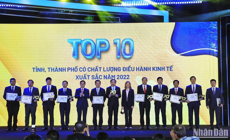 Lãnh đạo tốp 10 tỉnh, thành phố dẫn đầu bảng xếp hạng PCI 2022.