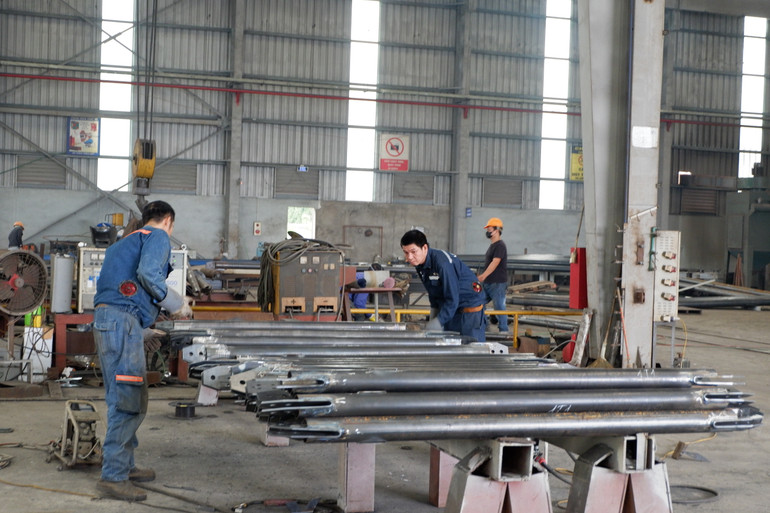 Công ty Cổ phần Việt Vương tham gia cung cấp 128 cột thép, với tổng khối lượng 14.500 tấn thép.