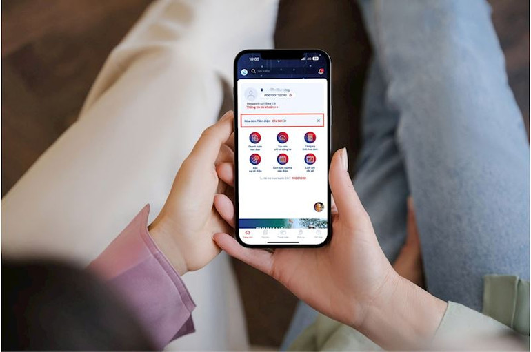 Thanh toán tiền điện trực tuyến trên ứng dụng EVNHANOI. (Ảnh: EVNHANOI)