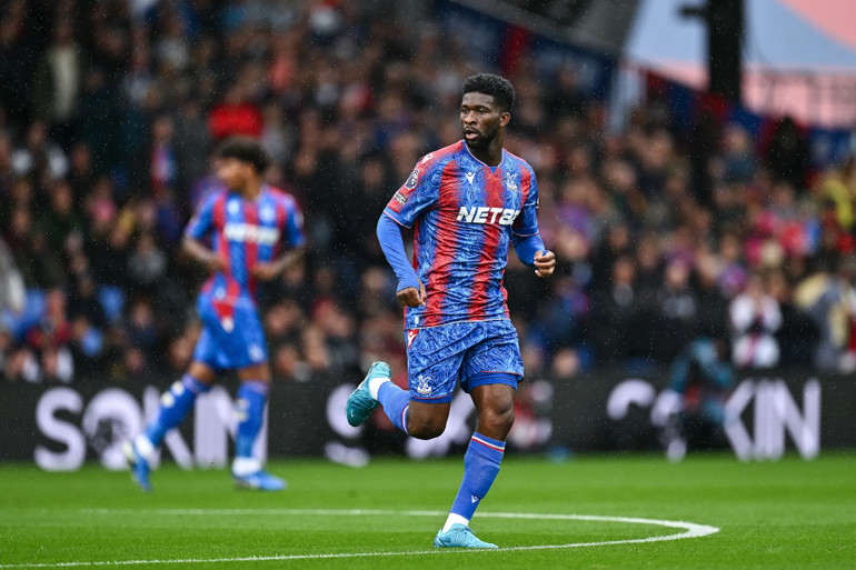 Jefferson Lerma thi đấu tốt khi chuyển sang vị trí trung vệ. (Ảnh: CPFC)