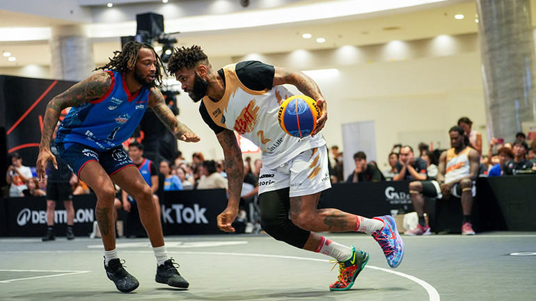 Christopher Blake (Saigon Heat.EXE) đối đầu với Sameen Swint (Saigonect Minakami.EXE). (Ảnh: VBA)