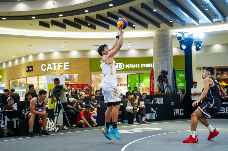 Võ Kim Bản (Saigon Heat.EXE) tự tin dứt điểm ở vạch ném xa. (Ảnh: VBA)