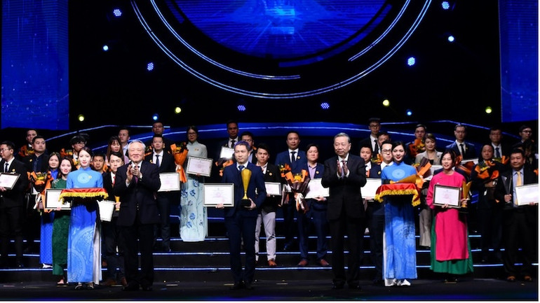 MyTV vinh dự nhận giải Vàng "Make in Vietnam" do Tổng Bí thư Tô Lâm và Phó thủ tướng thường trực Chính phủ Nguyễn Hòa Bình trao tặng.