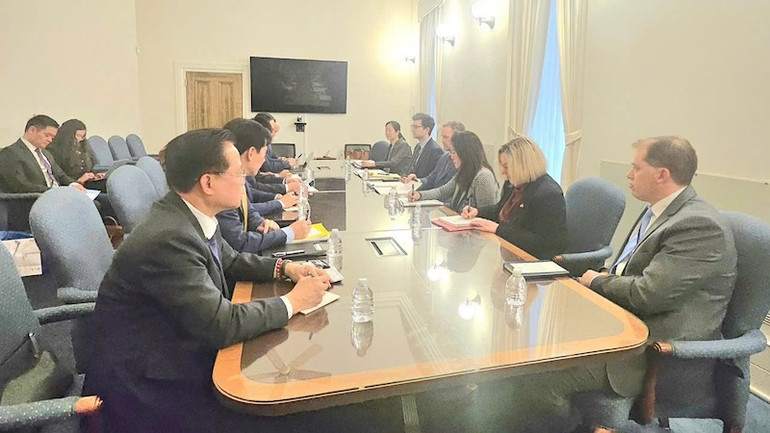 Quang cảnh buổi làm việc.