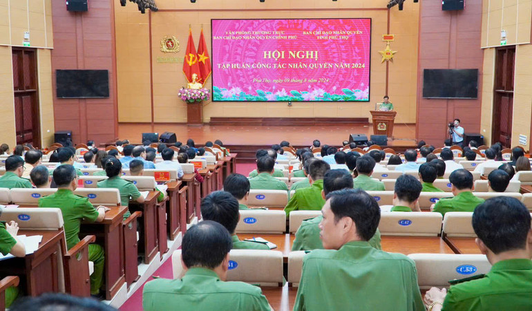 Toàn cảnh hội nghị.