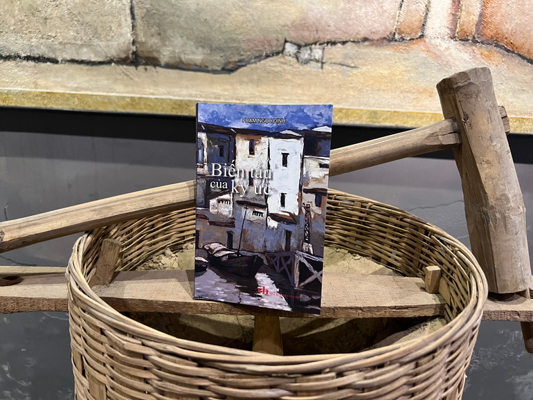 Cuốn sách "Biến tấu của ký ức". Cuốn sách "Biến tấu của ký ức".