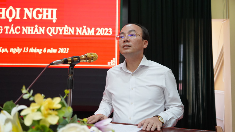 Đồng chí Nguyễn Đăng Bình - Chủ tịch UBND tỉnh, Trưởng Ban Chỉ đạo Bảo vệ an ninh tỉnh phát biểu tại hội nghị Đồng chí Nguyễn Đăng Bình - Chủ tịch UBND tỉnh, Trưởng Ban Chỉ đạo Bảo vệ an ninh tỉnh phát biểu tại hội nghị