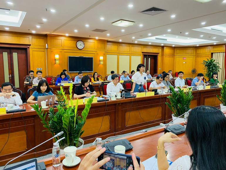 Đại diện các đơn vị Bộ Khoa học và Công nghệ trả lời câu hỏi của phóng viên. Đại diện các đơn vị Bộ Khoa học và Công nghệ trả lời câu hỏi của phóng viên.