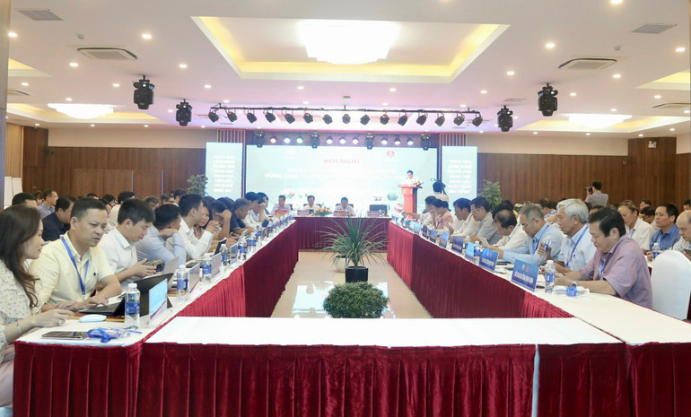 Toàn cảnh hội nghị.