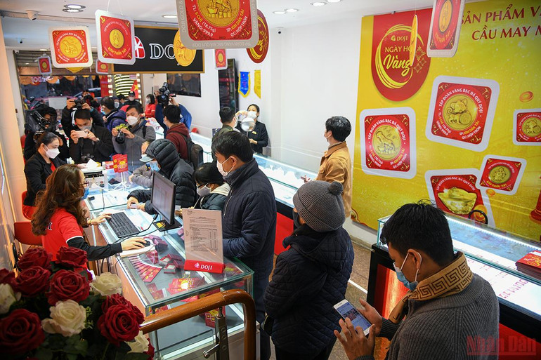 Ngày vía Thần Tài ở Hà Nội: Các cửa hàng nhộn nhịp, không có cảnh chen chúc như mọi năm -0