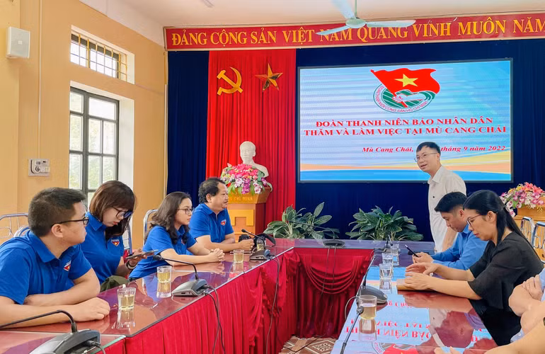 Đoàn Thanh niên Báo Nhân Dân thăm và làm việc với Phòng Giáo dục và Đào tạo huyện Mù Cang Chải, tỉnh Yên Bái.