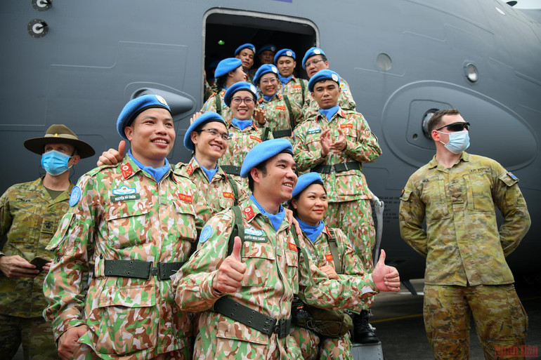 Công binh mũ nồi xanh Việt Nam lần đầu làm nhiệm vụ tại châu Phi -0