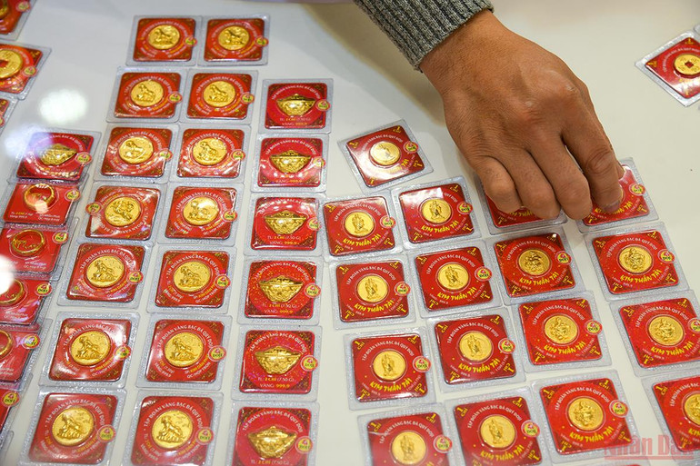 Ngày vía Thần Tài ở Hà Nội: Các cửa hàng nhộn nhịp, không có cảnh chen chúc như mọi năm -0