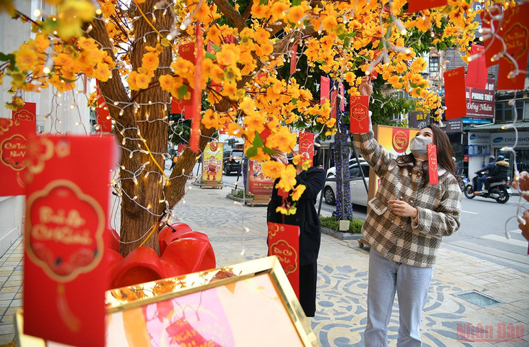 Ngày vía Thần Tài ở Hà Nội: Các cửa hàng nhộn nhịp, không có cảnh chen chúc như mọi năm -0
