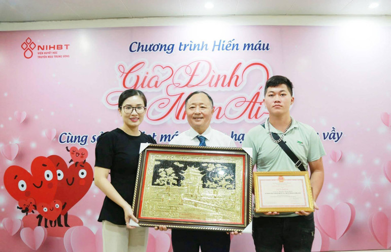 Chuyện về những đại gia đình hiến máu cứu người -0