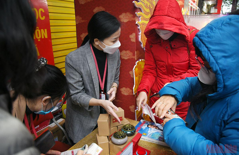 Ngày vía Thần Tài ở Hà Nội: Các cửa hàng nhộn nhịp, không có cảnh chen chúc như mọi năm -0