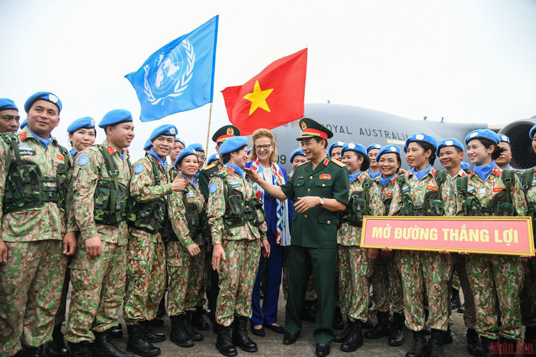 Công binh mũ nồi xanh Việt Nam lần đầu làm nhiệm vụ tại châu Phi -0