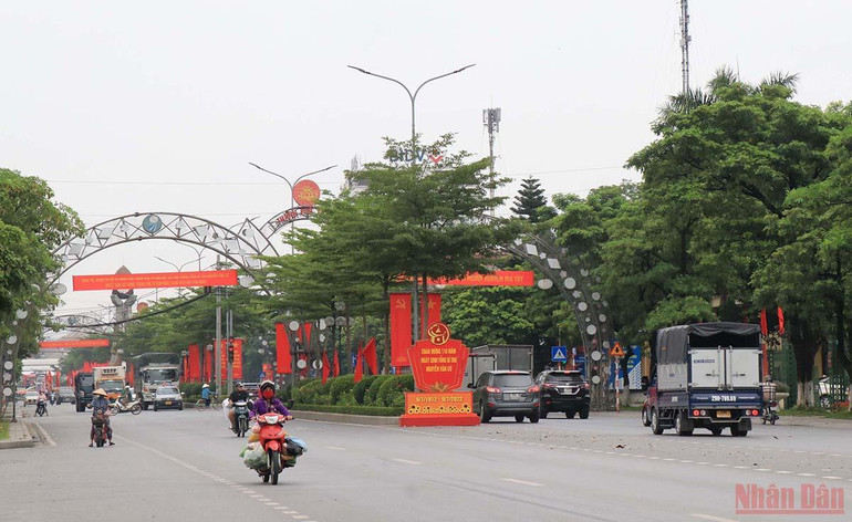 Thành phố Từ Sơn trang trí cờ hoa, biểu ngữ, khẩu hiệu tuyên truyền Kỷ niệm 110 năm Ngày sinh Tổng Bí thư Nguyễn Văn Cừ. Đổi thay trên quê hương Tổng Bí thư Nguyễn Văn Cừ -0