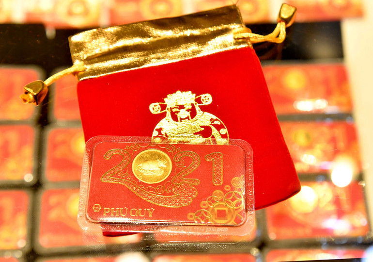 Xếp hàng từ sáng sớm mua vàng ngày vía Thần Tài -0