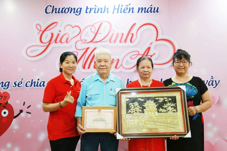 Chuyện về những đại gia đình hiến máu cứu người -0