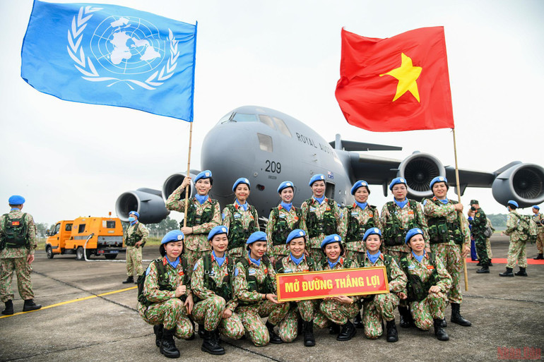 Công binh mũ nồi xanh Việt Nam lần đầu làm nhiệm vụ tại châu Phi -0