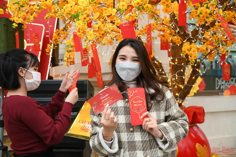 Ngày vía Thần Tài ở Hà Nội: Các cửa hàng nhộn nhịp, không có cảnh chen chúc như mọi năm -0