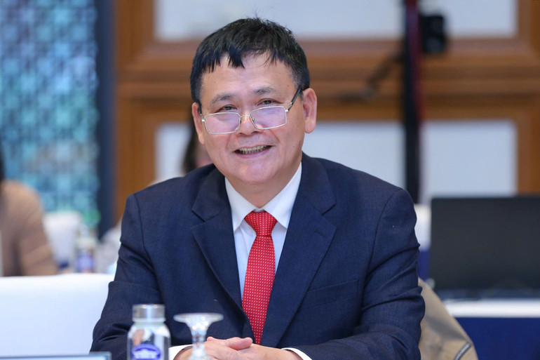 PGS,TS Trần Kim Chung, nguyên Phó Viện trưởng, Viện Nghiên cứu quản lý kinh tế Trung ương (Bộ Kế hoạch và Đầu tư) tại hội thảo. PGS,TS Trần Kim Chung, nguyên Phó Viện trưởng, Viện Nghiên cứu quản lý kinh tế Trung ương (Bộ Kế hoạch và Đầu tư) tại hội thảo.