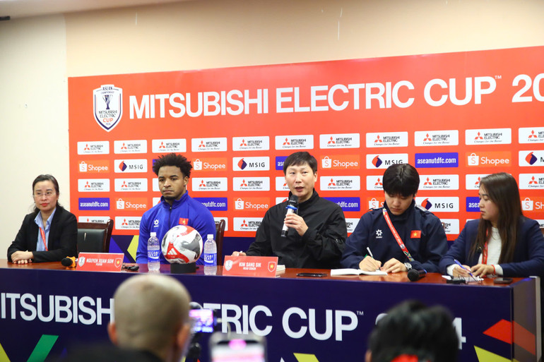 Toàn cảnh buổi họp báo. (Ảnh: SƠN TÙNG) Toàn cảnh buổi họp báo. (Ảnh: SƠN TÙNG)