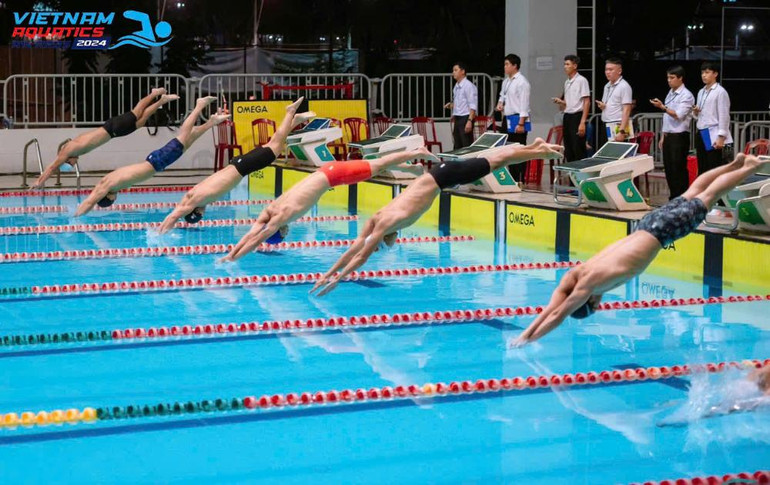 Các vận động viên thi đấu tại Giải bơi - lặn vô địch quốc gia năm 2024.