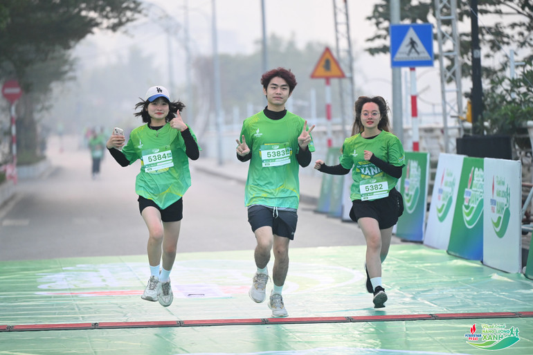 Các vận động viên chạy qua các cung đường đẹp của Hà Nội. (Ảnh: BTC)