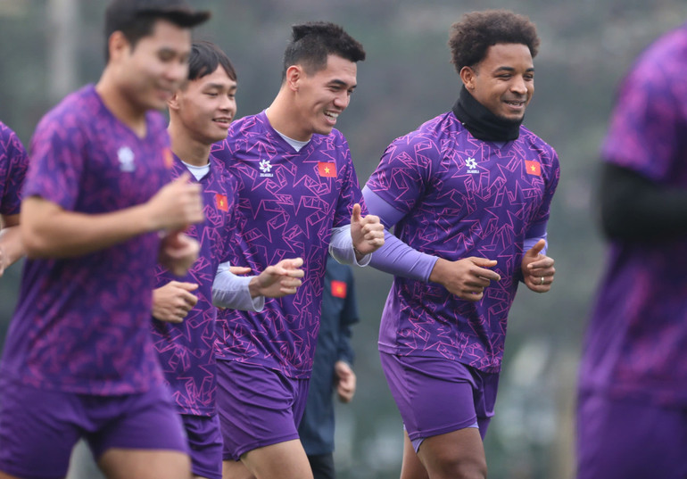 Không khí vui vẻ tại buổi tập.