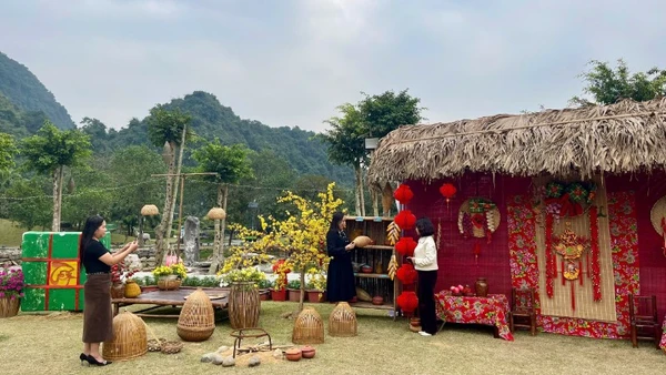 Không gian trải nghiệm Tết cổ truyền tại Khu du lịch sinh thái Thung Nham, Ninh Bình.