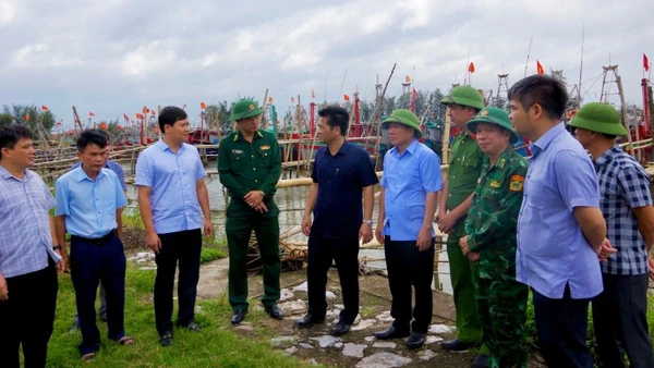 Đồng chí Trần Anh Dũng, Phó Chủ tịch Ủy ban nhân dân tỉnh Ninh Bình cùng đoàn công tác đi kiểm tra công tác chuẩn bị ứng phó với bão số 10 tại một số địa phương trên địa bàn tỉnh sáng 28/9.
