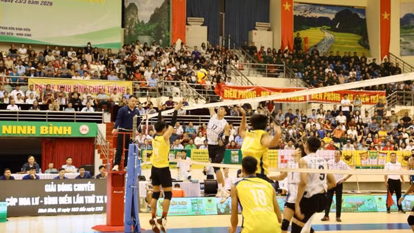 Trận đấu giữa đội bóng nam Biên Phòng-MB và LPBank Ninh Bình.